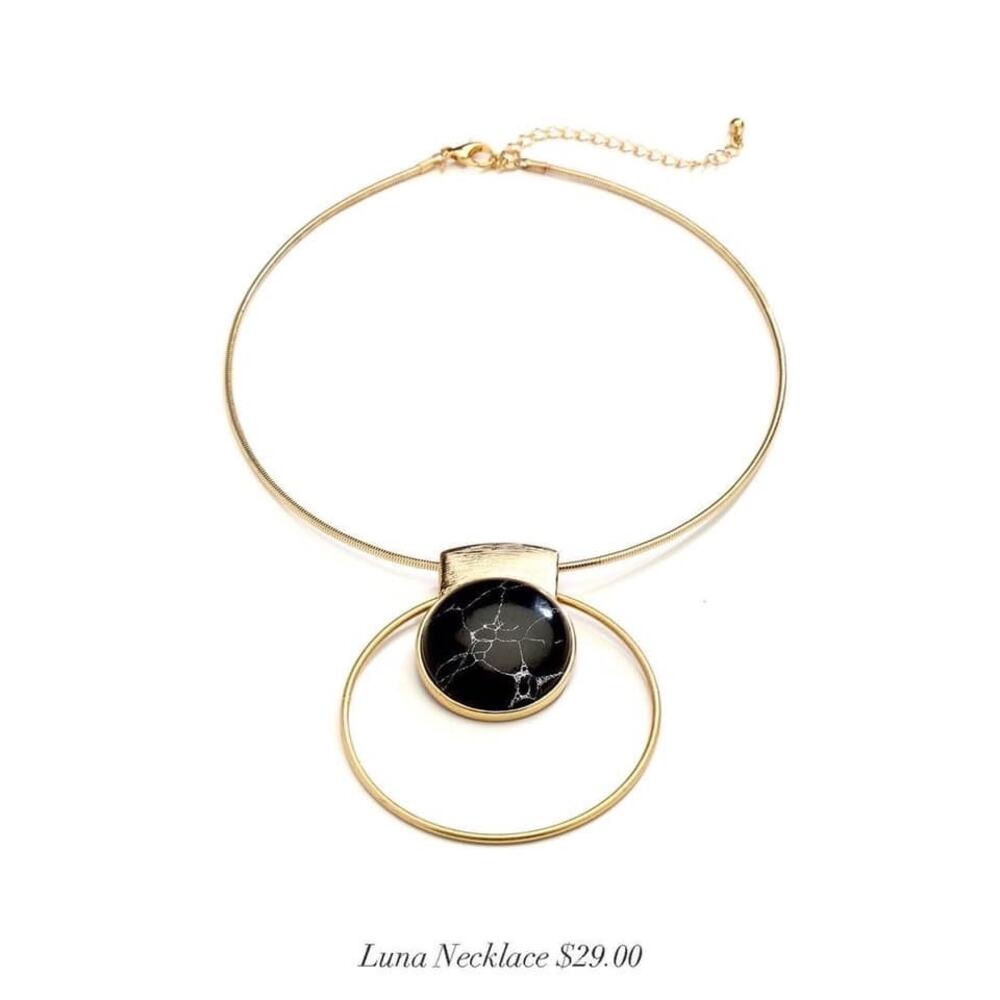 Just Jewelry Luna Necklace. Omega chain goldtone, black faux stone